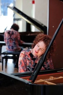 Roberta Piket 245 Low Res www.robertajazz.com